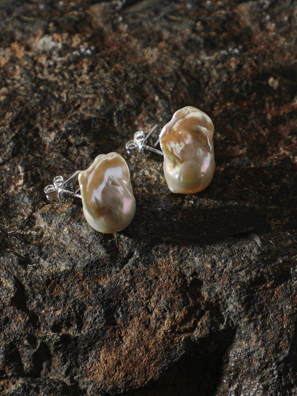 FISHTAIL TIDE · Baroque Pearl Stud Earrings