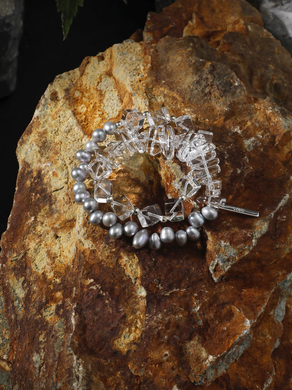 OPTIC GREY · Grey Pearl & Clear Quartz Bracelet