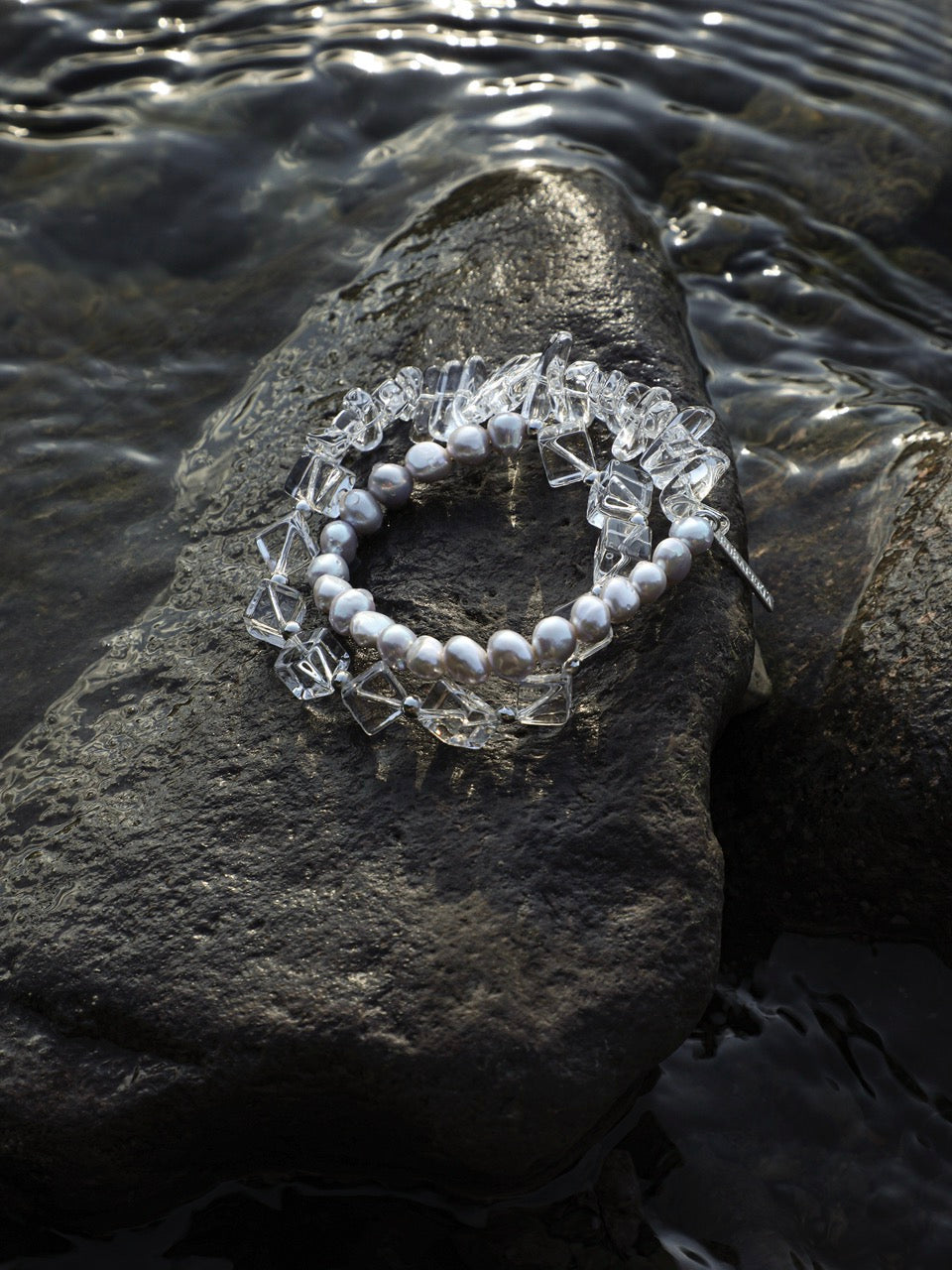 OPTIC GREY · Grey Pearl & Clear Quartz Bracelet