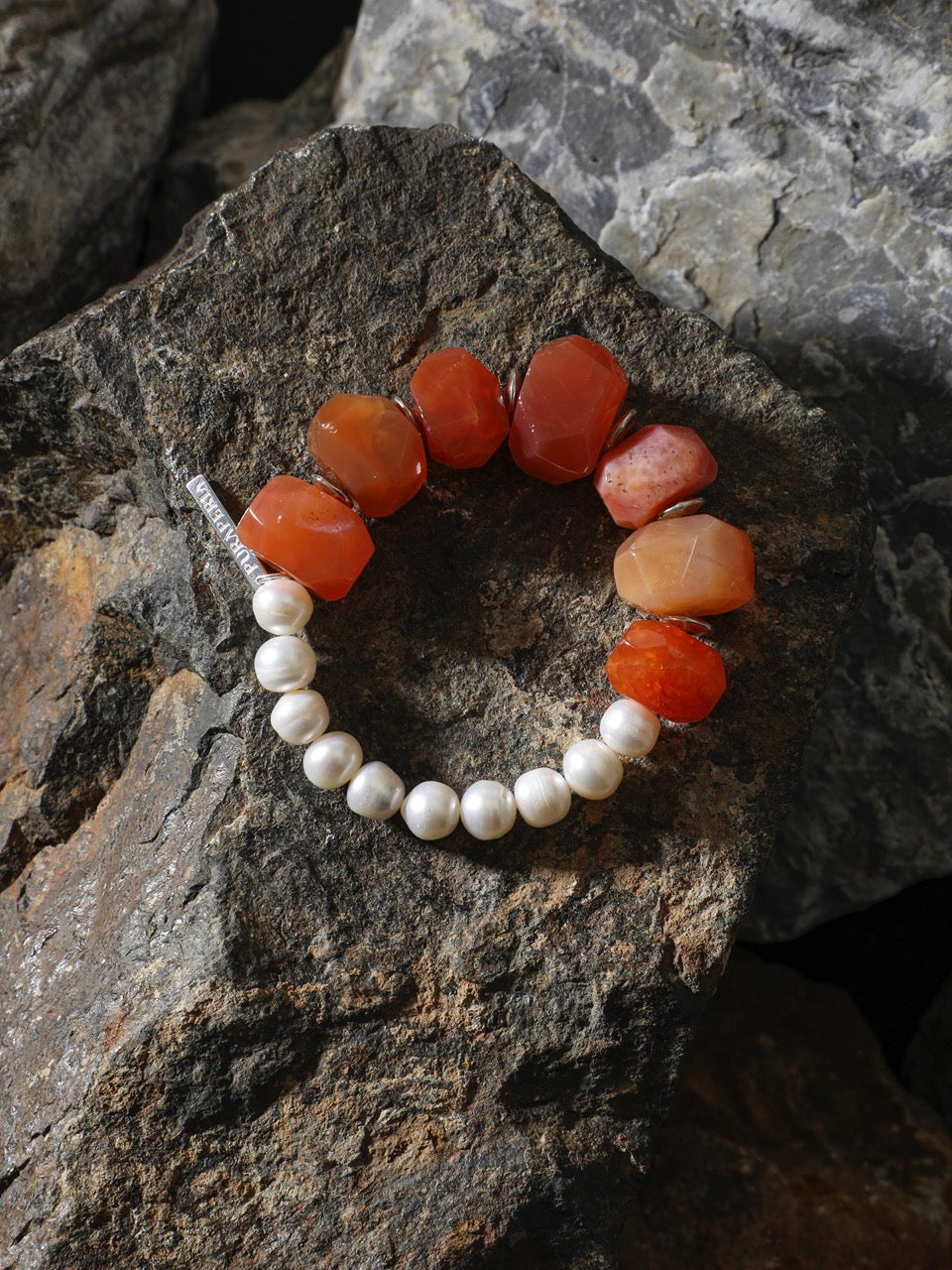 BLAZING VEIN · Red Agate & Pearl Bracelet
