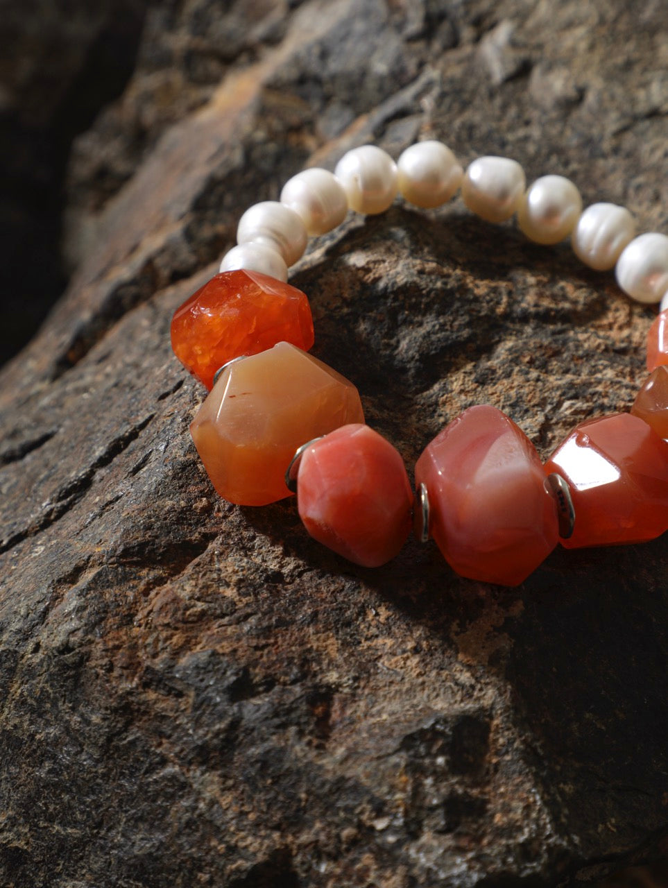 BLAZING VEIN · Red Agate & Pearl Bracelet