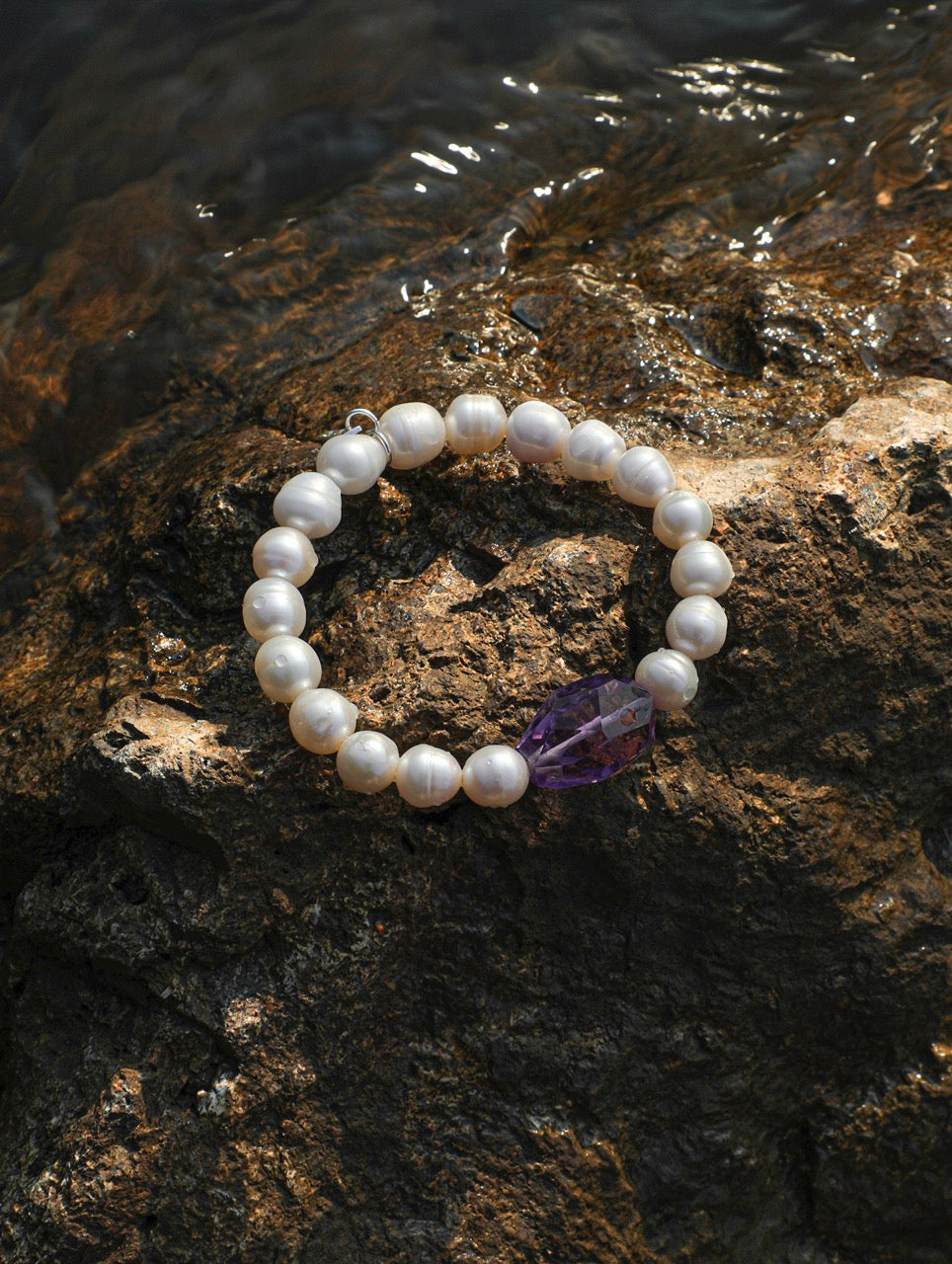 VIOLET PERSPECTIVE · Amethyst & Pearl Bracelet