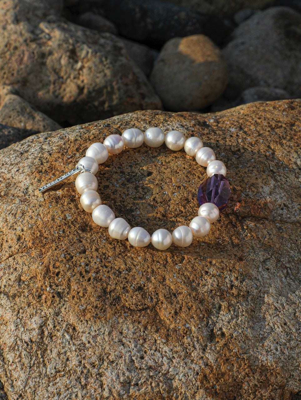 VIOLET PERSPECTIVE · Amethyst & Pearl Bracelet
