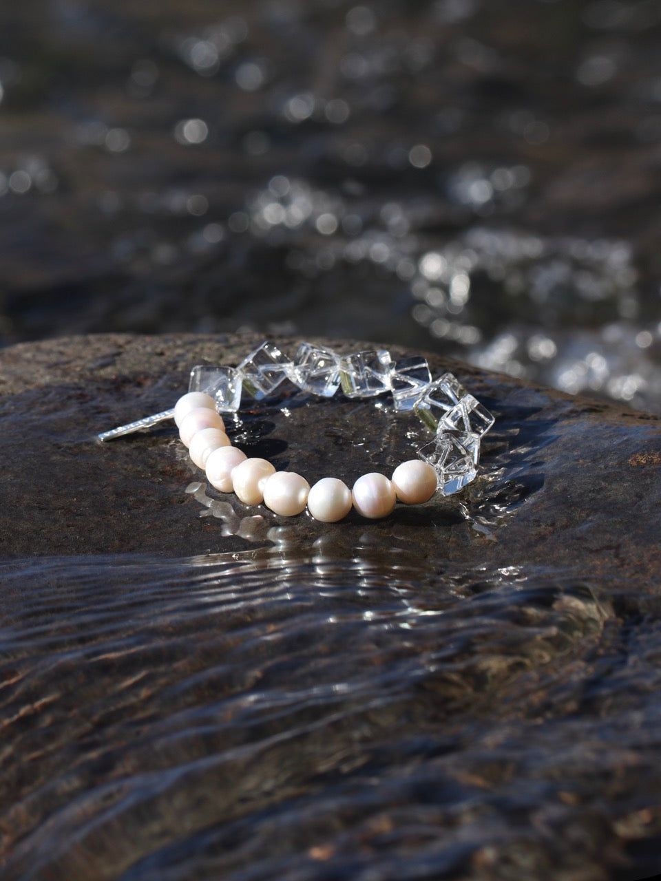 FROST MATRIX · Pearl & Clear Quartz Bracelet