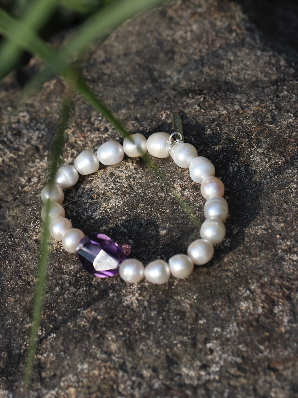 VIOLET PERSPECTIVE · Amethyst & Pearl Bracelet