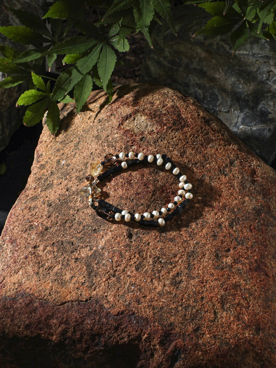 SMOKY STRUCTURE · Onyx & Citrine Necklace