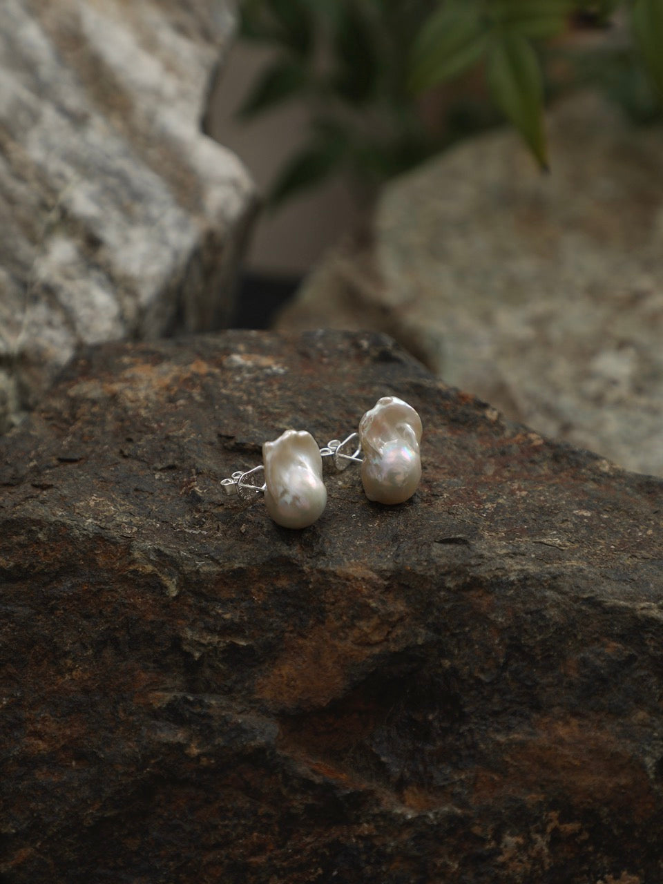 FISHTAIL TIDE · Baroque Pearl Stud Earrings